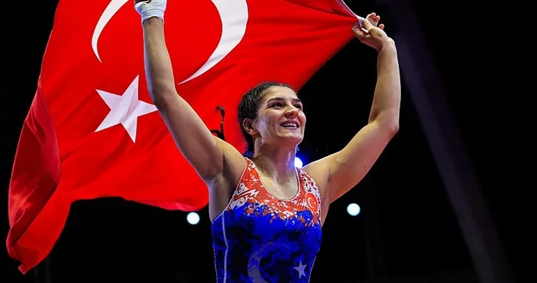 Nesrin Baş’tan altın madalya