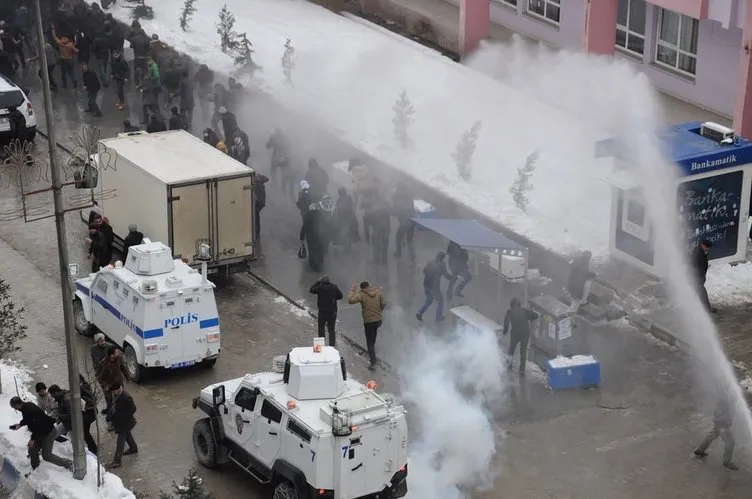 Hakkari’de izinsiz gösteriye müdahale edildi!