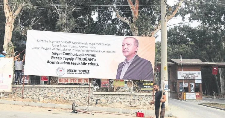 Projeyi sahiplendi afişlerini indirdi