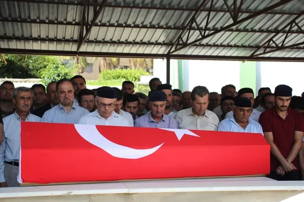 selde-yasamini-kaybeden-doktor-bagislar-alanyada-defnedildi-1694174847757.jpg