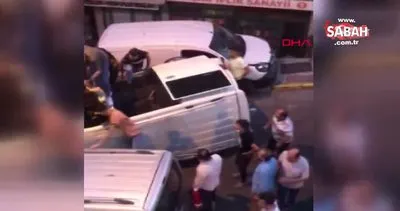 İstanbul Güngören’de kaza yapan minibüstekileri kurtarma seferberliği kamerada | Video