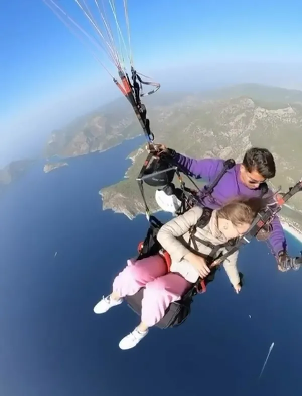 olen-annesinin-kullerini-yamac-parasutunden-oludenize-serpti-1765981167774.jpg