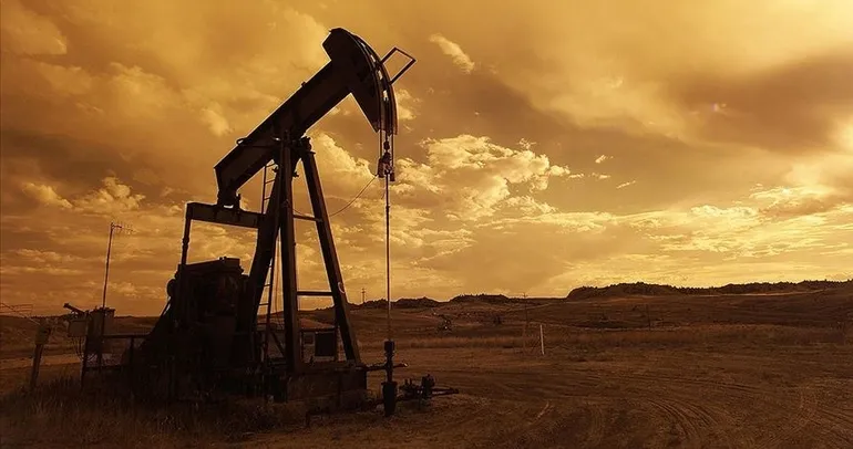 EIA  petrol fiyat tahminini düşürdü