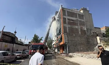 Yangında can pazarı! Mahsur kalan 2 işçi 3’üncü kattan atladı #adana
