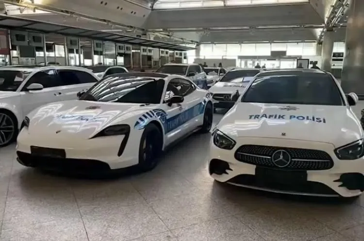 Comanchero Çetesi’nin lüks araçlarına el konuldu! Porsche, Ferrari ve Bentley arabalar artık…