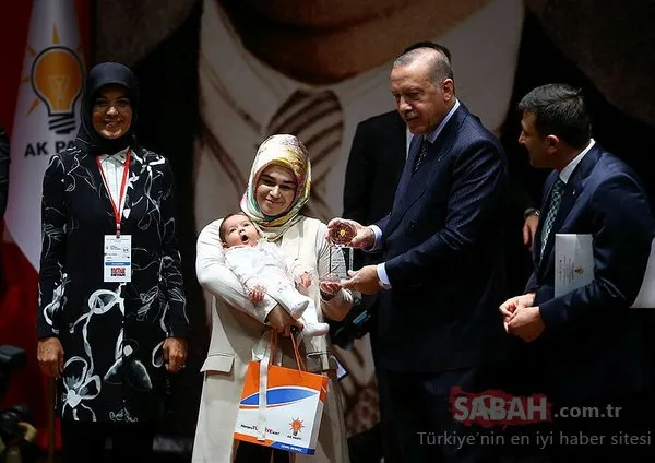 AK Parti toplantısnıda renkli anlar