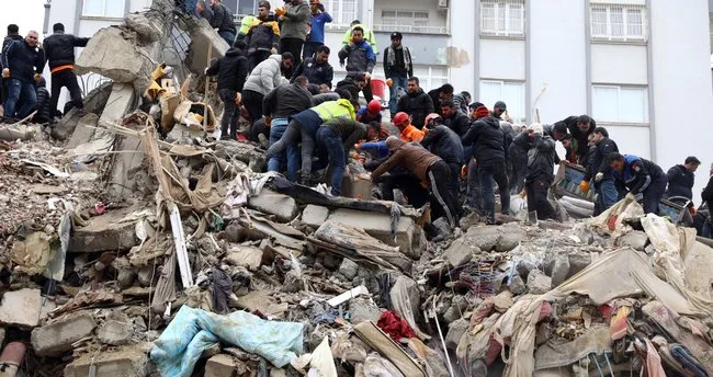 Depremden sonra KKTC’ye kaçmıştı! 96 kişiye mezar olan apartmanın müteahhitti mahkemeye heyetine küfretti