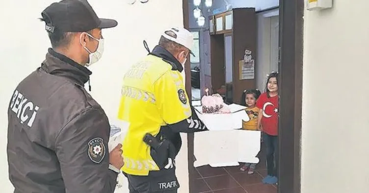 Polislerden Belinay ve Beril’e doğum günü sürprizi