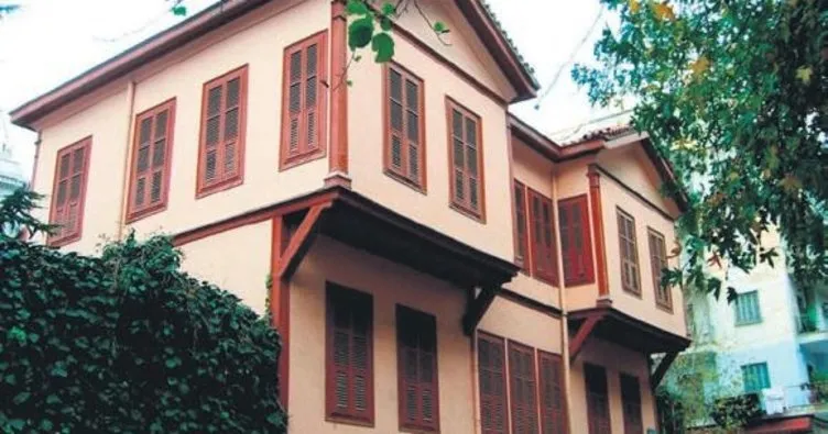 Atatürk Evi ziyarete açıldı