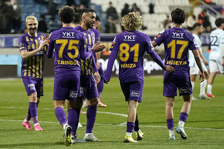 Fenerbahçe ve Galatasaray ile anılıyordu! Berke Özer imzayı attı...