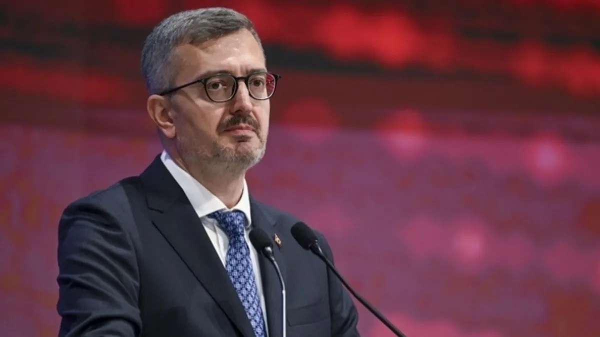 İletişim Başkanı Burhanettin Duran’dan dijital terörizmle mücadele vurgusu: Türkiye, bütün kurumlarıyla teyakkuz halinde İletişim Başkanı Burhanettin Duran’dan dijital terörizmle mücadele vurgusu: Türkiye, bütün kurumlarıyla teyakkuz halinde