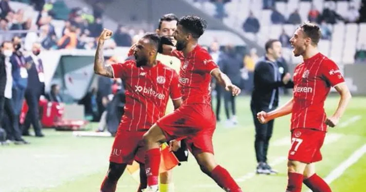 Fredy şov yaptı Antalya 3 puanı kaptı