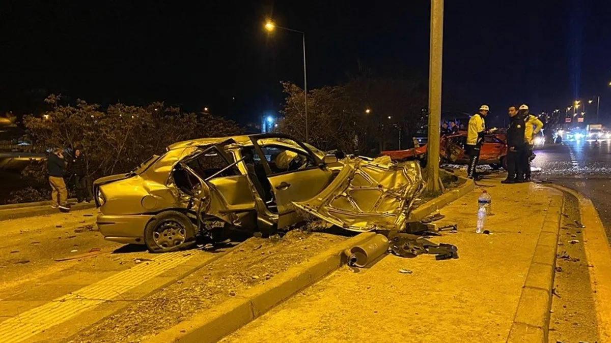 Ankara’da iki otomobil çarpıştı: 2’si ağır 6 yaralı