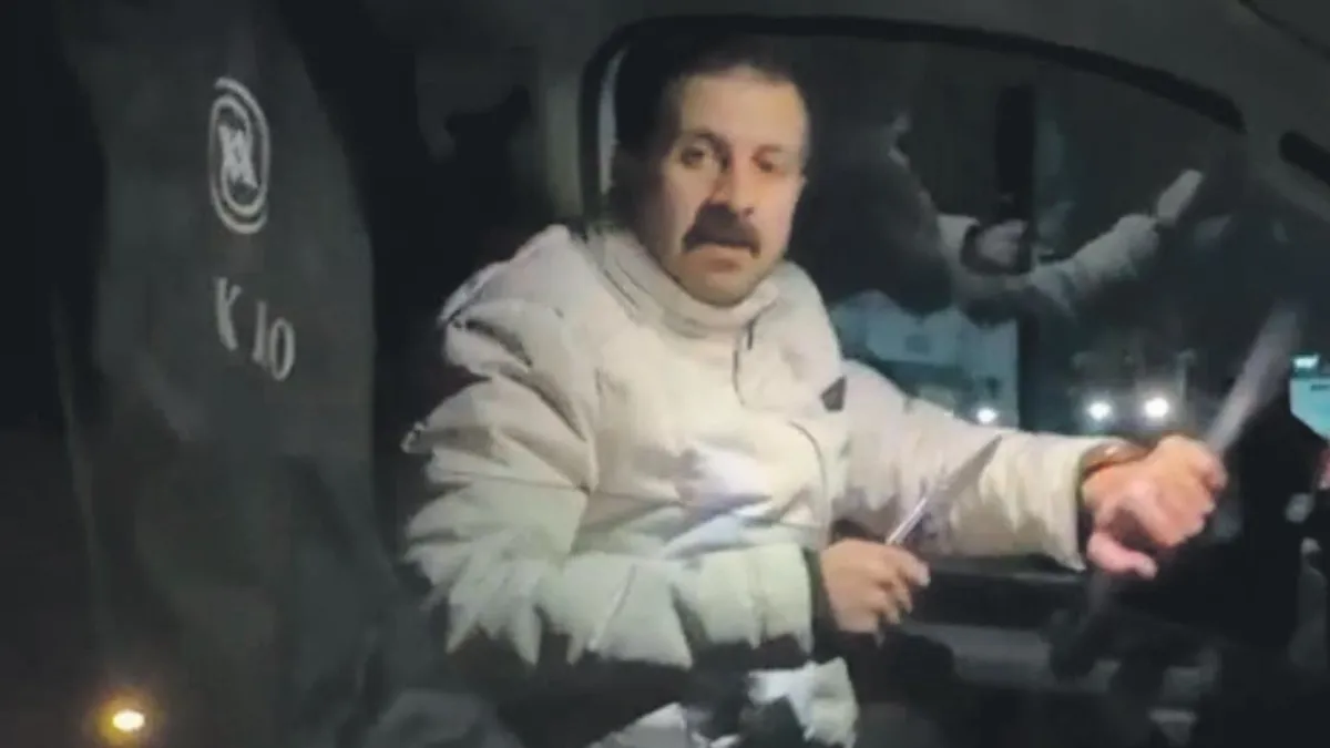 Yol verme kavgasında bıçakla yaraladı