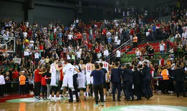 Pınar Karşıyaka fırtına gibi