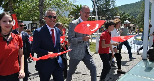 Fethiye’de 23 Nisan kortej ve şöleni büyük ilgi gördü