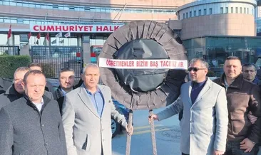 Öğretmenlerden CHP’ye siyah çelenk