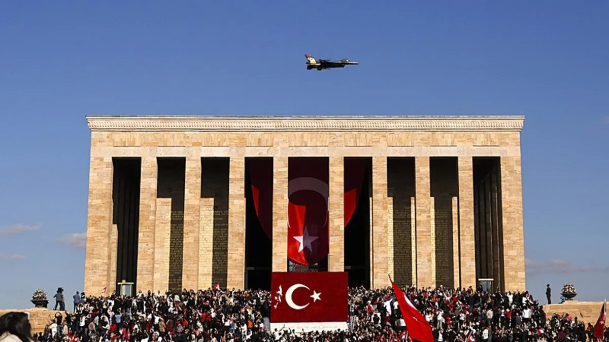 SOLOTÜRK Başkent’in ve Anıtkabir semalarında nefes kesti SOLOTÜRK Başkent’in ve Anıtkabir semalarında nefes kesti