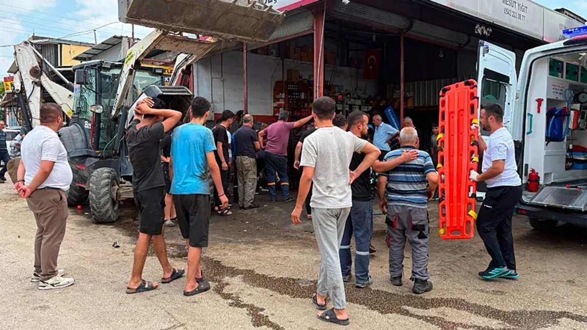 Tamirhanede traktör faciası: Stajyer hidrolik aksanına sıkıştı! Osmaniye'de korkunç olay...
