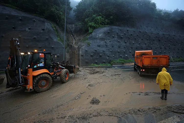 SON DAKİKA HABERLER | Ulaşıma heyelan engeli! Ankara-İstanbul yönü trafiğe kapatıldı: İşte alternatif güzergahlar