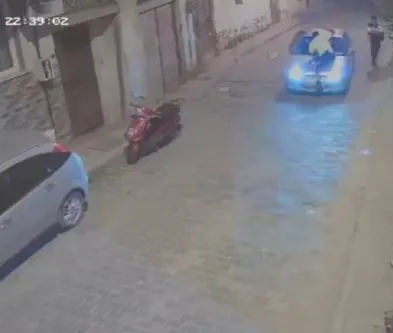 SON DAKİKA… İzmir’de akılalmaz olay! Dur ihtarına uymadı trafik polisi Recep Ersoy’u aracın kaputunda 300 metre sürükledi!