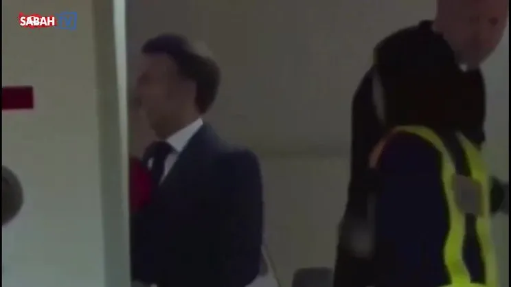 Fransa Cumhurbaşkanı Macron eşinden tokat yedi | Video