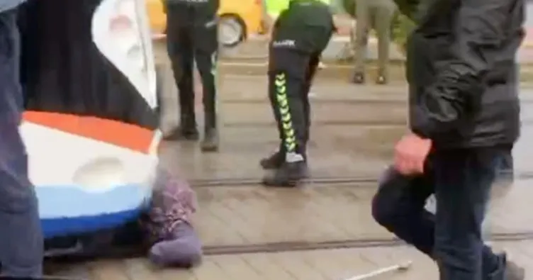 Antalya’da tramvay kadına çarptı!