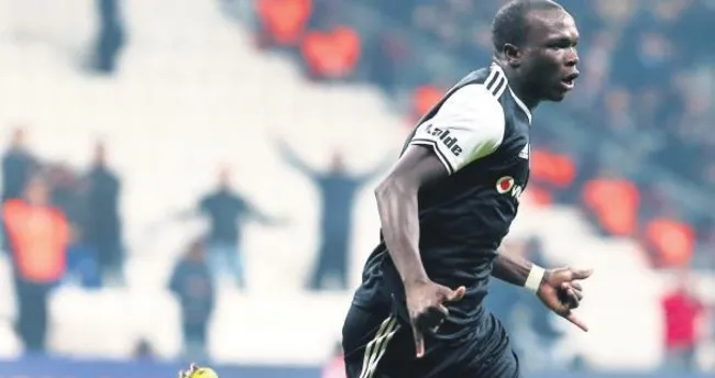 Aboubakar atar Kartal önüne bakar