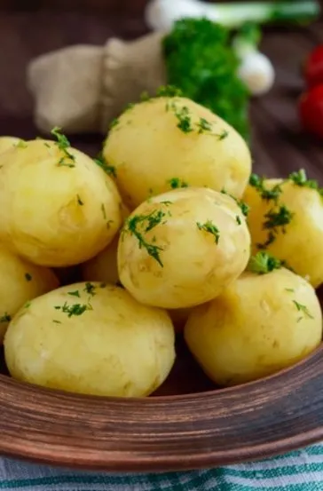 Saniyeler içinde patates soyma yöntemi sosyal medyada viral oldu!