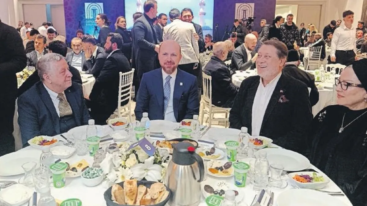 Sanat, spor ve siyaset dünyası iftarda buluştu