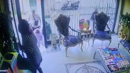 son-dakika-bocek-ailesinin-olumune-iliskin-bir-skandal-daha-otelde-kilitli-kalmislar-servet-bocek-kucaginda-co-1763620842158.jpg (520×295)