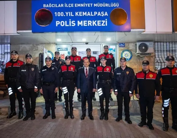 selami-yildiz-24-saat-sahada-sucla-mucadelede-basarili-ilceye-ziyaret-1747292189551.jpg