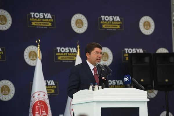 tosyada-konusan-adalet-bakani-tunc-insanlari-oldurenlerin-onlari-tahrik-edenlerin-hesabi-sorulmayacak-mi-1695990346225.jpg