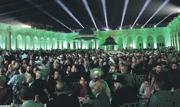 Emevi Camii secdelerle buluştu