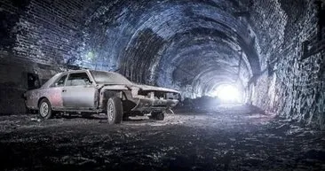 Tünelde kaderine terk edilen otomobiller görenleri şok etti!