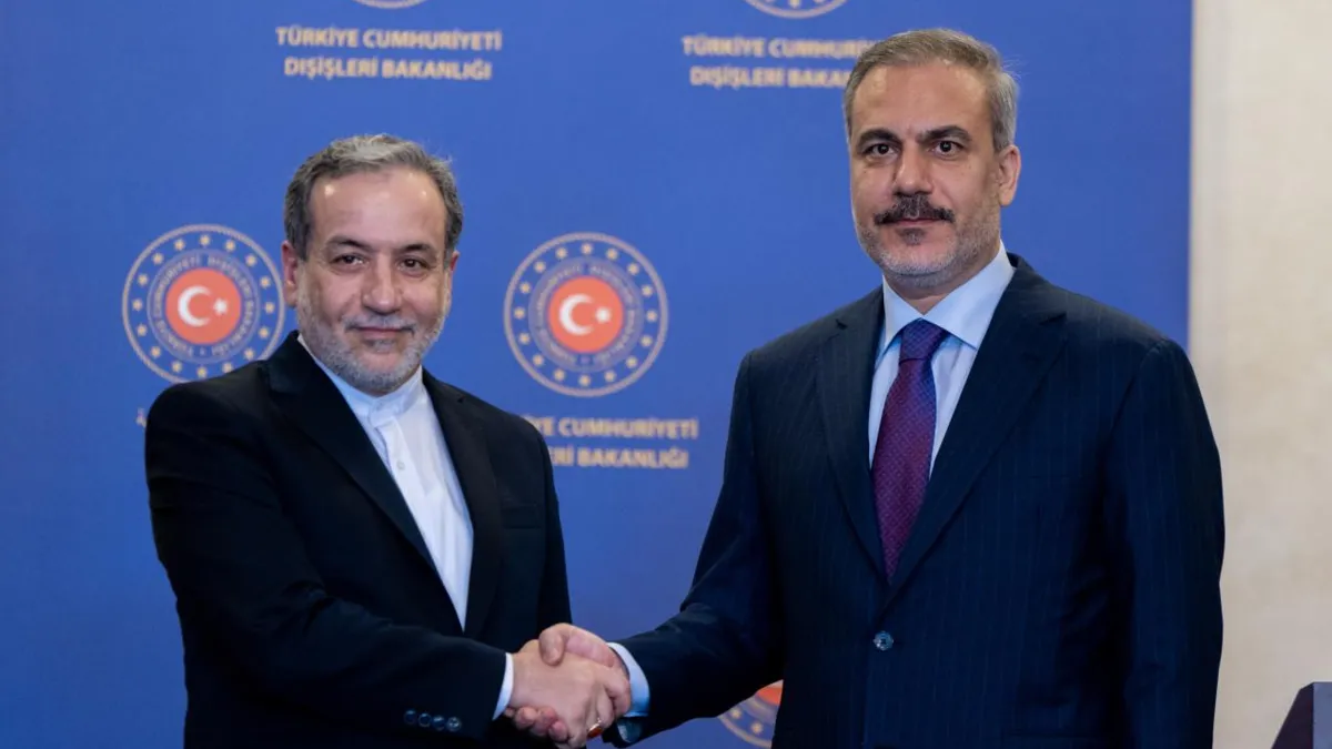 Bakan Fidan İranlı mevkidaşı Arakçi ile görüştü