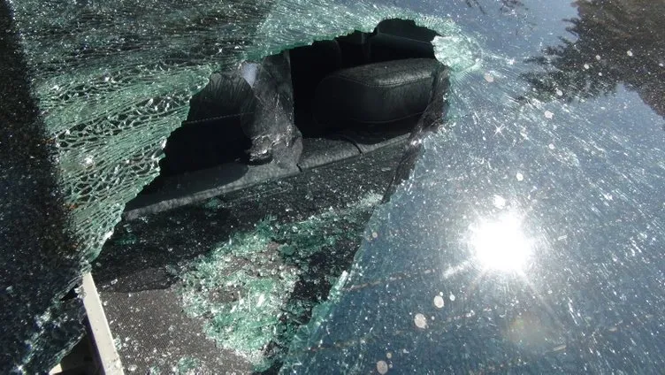 21 aracın camını kıran kadın gözaltına alındı