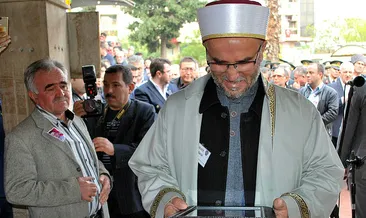 Şehit polisin imam babasından turistlere en anlamlı hediye