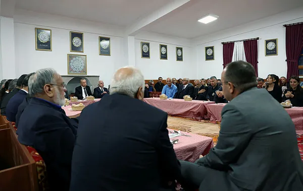 son-dakika-baskan-erdogan-ankarada-huseyin-gazi-cemevinde-muharrem-iftarina-katildi-1659981435209.jpg