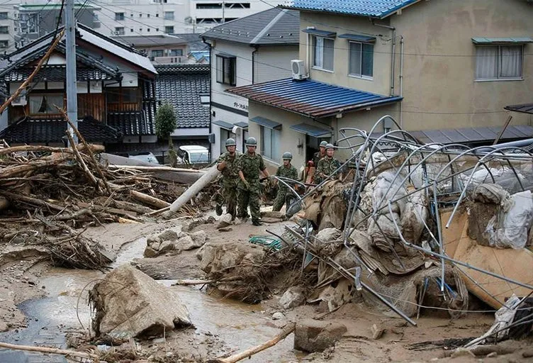 Japonya’da sel ve toprak kayması