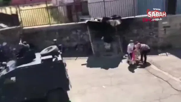 Çocuklarını bıçakla rehin alan baba, biber gazıyla etkisiz hale getirildi | Video