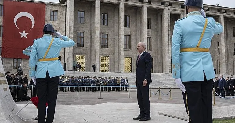 Türkiye 23 Nisan'ı kutluyor! 23 Nisan törenleri TBMM Atatürk anıtında yapılan törenle başladı