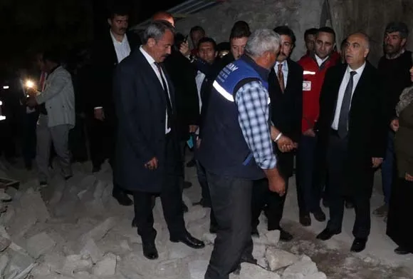 Bu görüntüler deprem ile beşik gibi sallanan Denizli'den