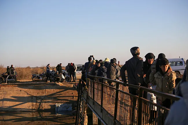 suriyede-ypgsdgnin-engelleri-altinda-sivillerin-deyr-hafirden-kacisi-suruyor-1768489603912.jpeg Suriye’de YPG/SDG’nin engelleri altında sivillerin Deyr Hafir’den kaçışı sürüyor!