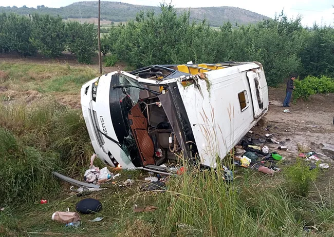 son-dakika-ispartadan-kahreden-haber-tur-minibusu-kaza-yapti-4-olu-16-yarali-1781975663526.jpeg