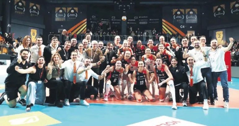 Eczacıbaşı derbide VakıfBank’ı yendi